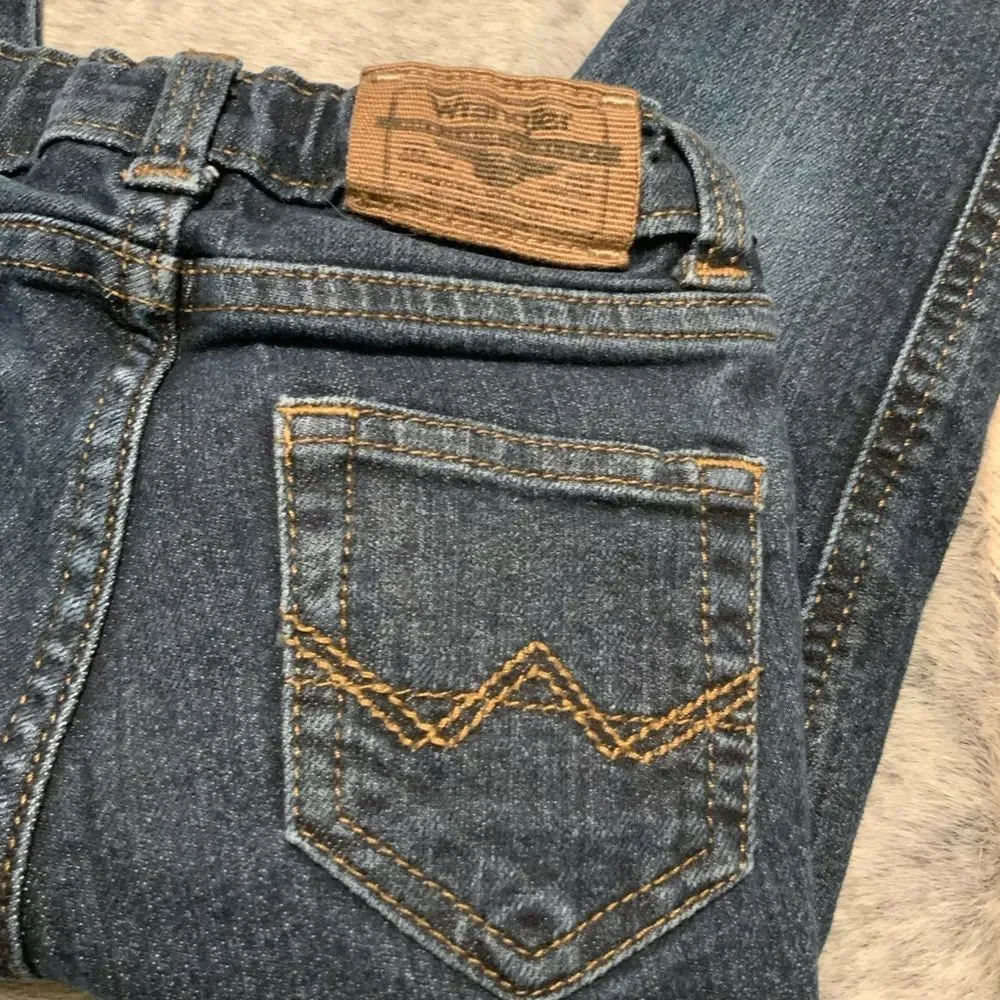 NWOT Nike Tee & Wrangler Skinny Jeans - Picture 8 of 9